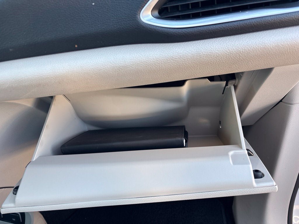 Used 2018 Chrysler Pacifica Limited FWD image 37