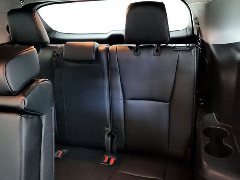 Used 2022 Toyota Highlander XLE AWD/4WD image 22