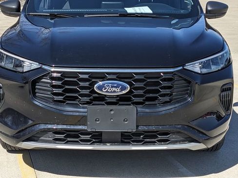 Used 2024 Ford Escape ST-Line w/ Cold Weather Package image 9