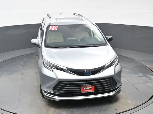 Used 2022 Toyota Sienna XLE image 36