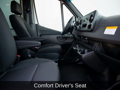 Used 2025 Mercedes-Benz Sprinter 144 Cargo image 18