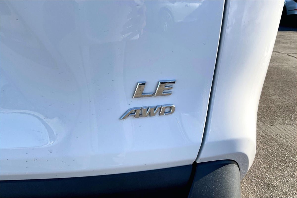Used 2025 Toyota RAV4 LE AWD/4WD image 6