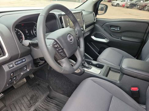 Used 2025 Nissan Frontier SV w/ SV Convenience Package AWD/4WD image 10