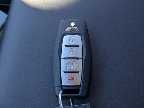 New 2026 Mitsubishi Outlander SE image 30