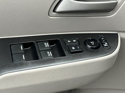 Used 2013 Honda Odyssey Touring Elite image 14
