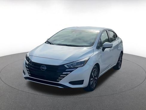 Used 2025 Nissan Versa SV FWD image 7