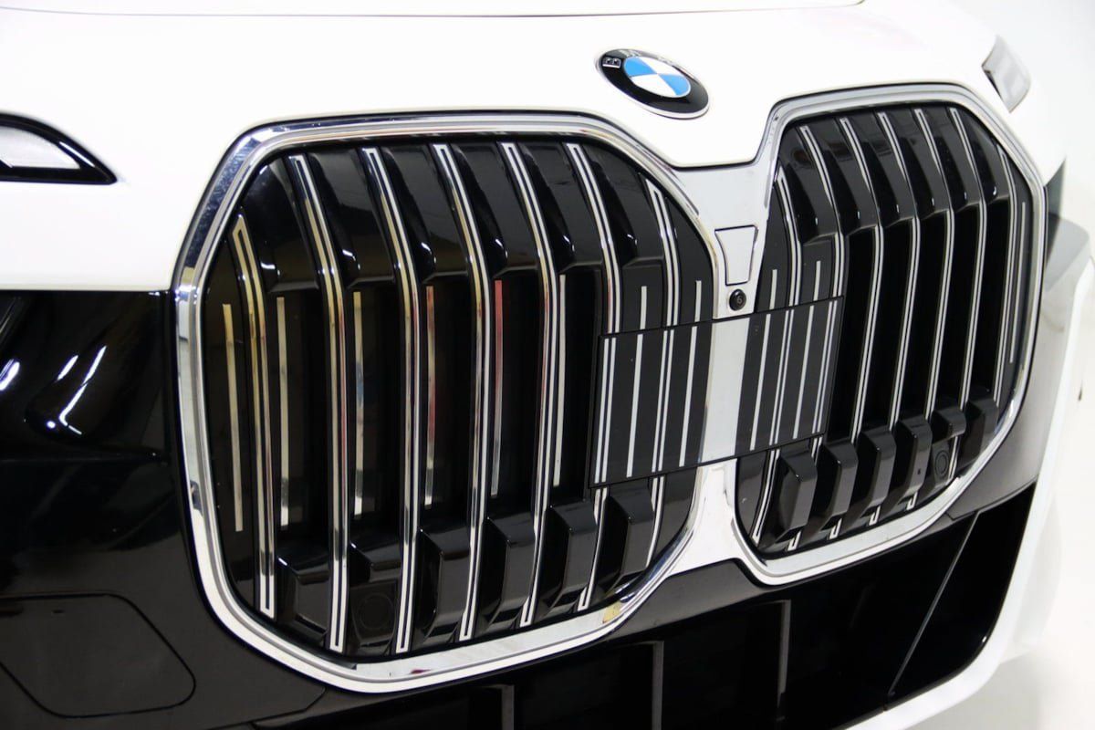 Used 2023 BMW 760i xDrive AWD/4WD image 30