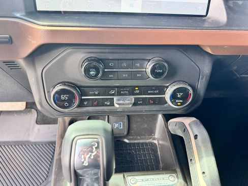Used 2024 Ford Bronco Outer Banks image 16