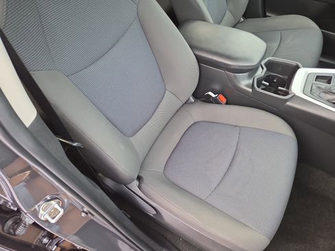 Used 2022 Toyota RAV4 LE image 16