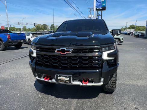Used 2024 Chevrolet Silverado 1500 ZR2 w/ Technology Package AWD/4WD image 3