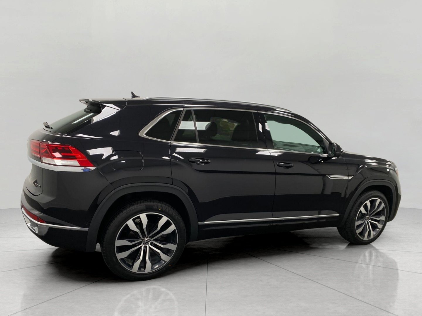 Used 2021 Volkswagen Atlas Cross Sport SEL Premium R-Line AWD/4WD image 3
