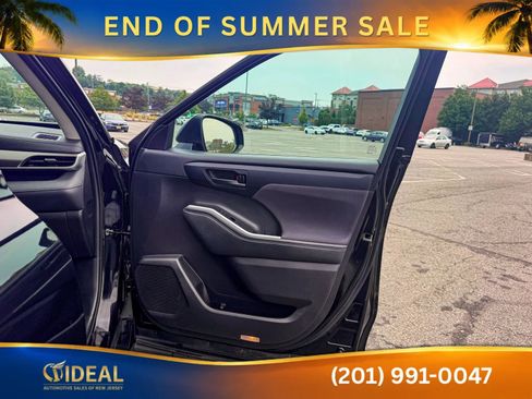 Used 2021 Toyota Highlander LE AWD/4WD image 11