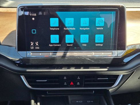 Used 2024 Volkswagen Atlas SE AWD/4WD image 16