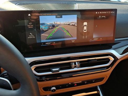 Certified 2023 BMW 330i xDrive Sedan w/ Driving Assistance Package image 18