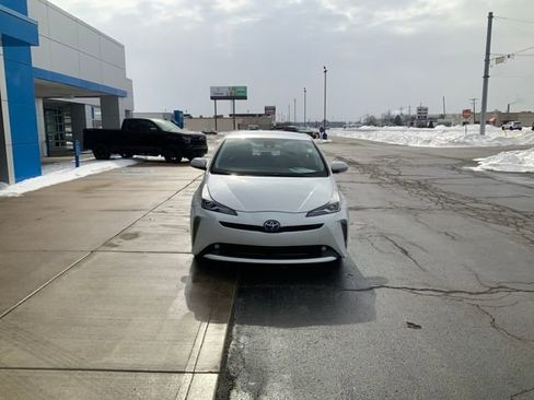 Used 2019 Toyota Prius LE image 3