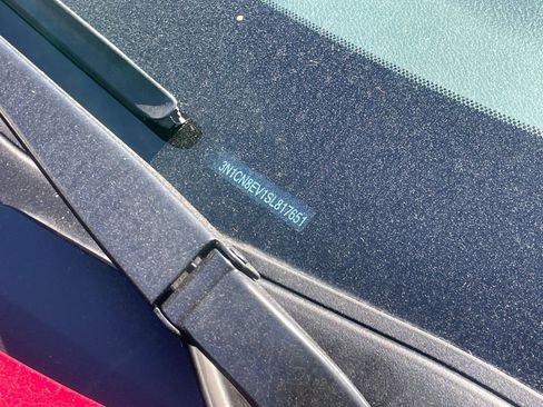 Used 2025 Nissan Versa SV image 29