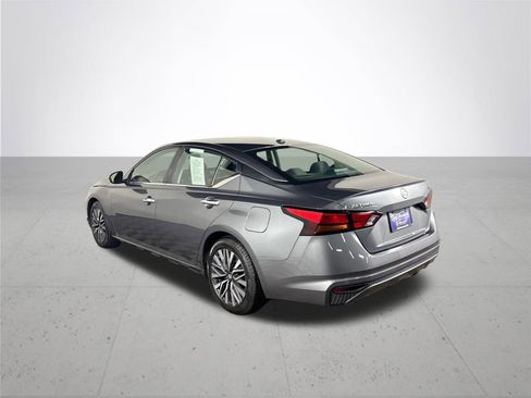 Used 2024 Nissan Altima 2.5 SV FWD image 8