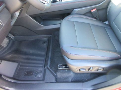 New 2026 Chevrolet Traverse Z71 w/ LPO, Floor Liner Package image 21