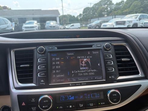 Used 2018 Toyota Highlander Limited FWD image 17