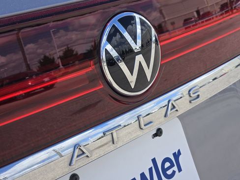 Used 2024 Volkswagen Atlas SE image 11
