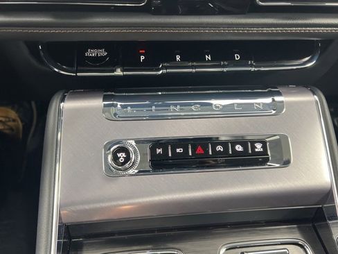 Certified 2025 Lincoln Aviator AWD image 21