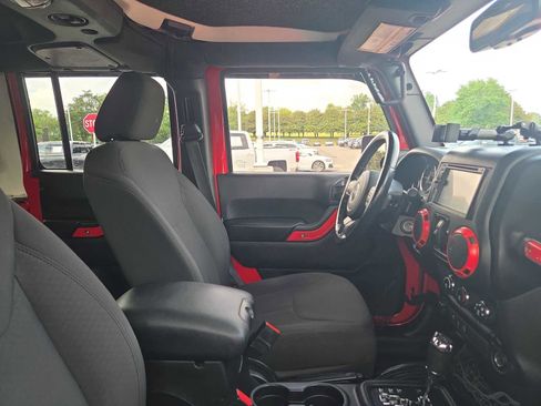 Used 2015 Jeep Wrangler Unlimited Sport w/ Quick Order Package 24S AWD/4WD image 4