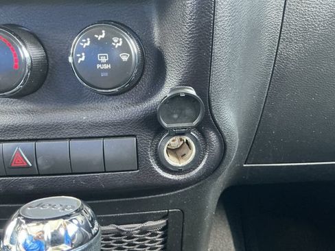 Used 2018 Jeep Wrangler Unlimited Sport S AWD/4WD image 19