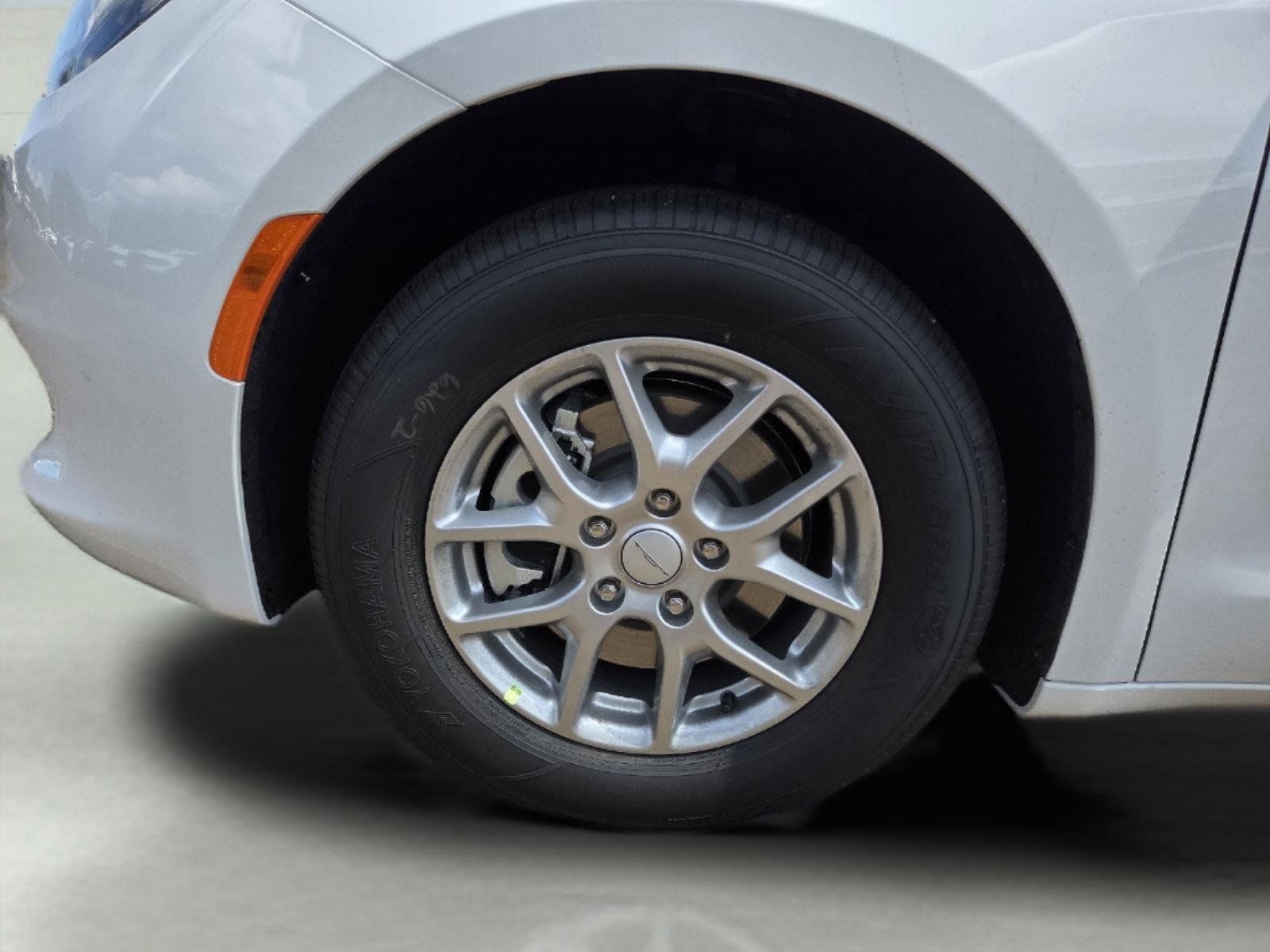 New 2027 Chrysler Pacifica LX FWD image 22