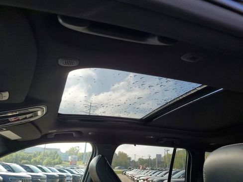 New 2025 Jeep Grand Cherokee Limited image 15