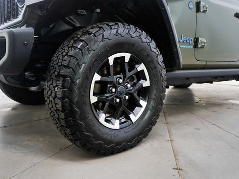 Used 2024 Jeep Wrangler Unlimited Rubicon 4xe AWD/4WD image 26