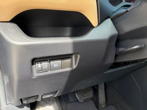 Used 2021 Toyota RAV4 XLE w/ Carpet Mat Package (TMS) AWD/4WD image 30