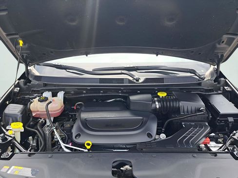 Used 2023 Chrysler Pacifica Touring-L FWD image 26