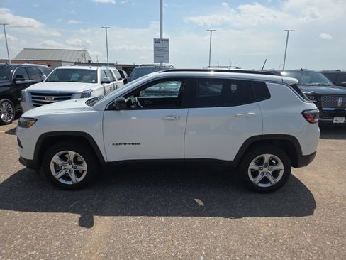 Used 2023 Jeep Compass Latitude AWD/4WD image 2