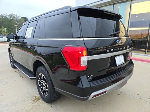 Used 2023 Ford Expedition XLT image 3