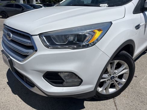Used 2017 Ford Escape SE w/ Equipment Group 201A FWD image 9