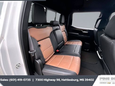 Used 2024 Chevrolet Silverado 1500 High Country w/ Technology Package AWD/4WD image 21