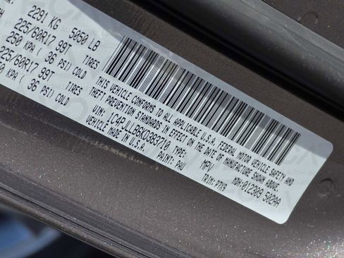 Used 2019 Jeep Cherokee Latitude Plus w/ Comfort/Convenience Group image 25