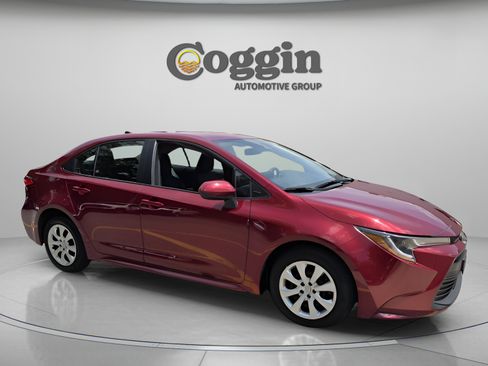 Used 2025 Toyota Corolla LE FWD image 7