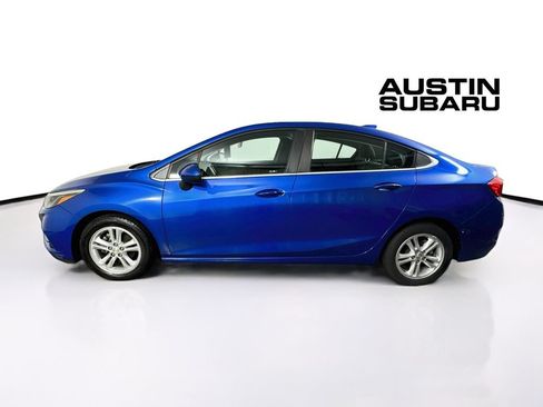 Used 2017 Chevrolet Cruze LT w/ Convenience Package FWD image 4