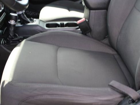 Used 2023 Jeep Wrangler Sport S image 31