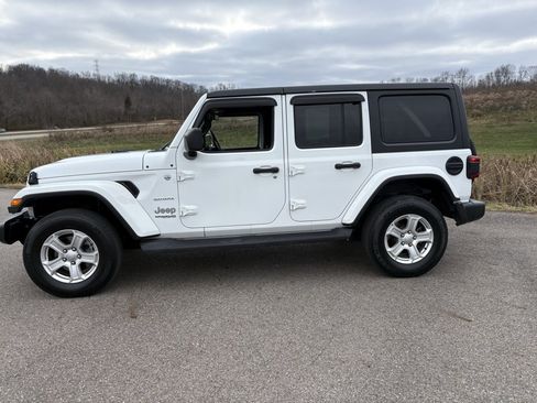 Used 2021 Jeep Wrangler Unlimited Sahara AWD/4WD image 2