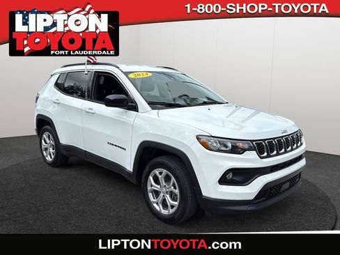 Used 2024 Jeep Compass Latitude AWD/4WD image 1