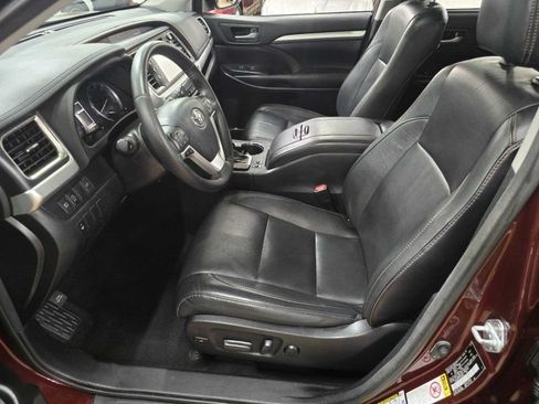 Used 2018 Toyota Highlander XLE AWD/4WD image 6