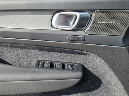 New 2026 Volvo XC40 B5 Ultra w/ Protection Package Premier image 26