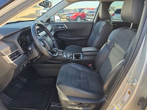 Used 2022 Mitsubishi Outlander SE image 8