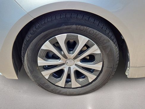Used 2020 Toyota Corolla LE FWD image 11