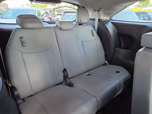 Used 2025 Toyota Sienna XLE w/ XLE Plus Package FWD image 18