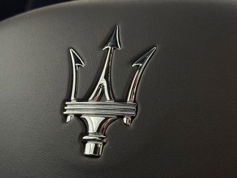 Used 2022 Maserati Quattroporte Modena RWD image 26