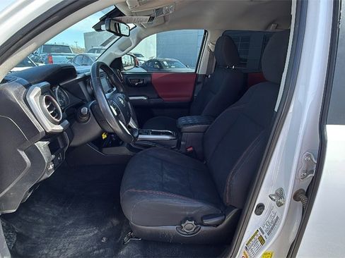 Used 2018 Toyota Tacoma SR5 image 11