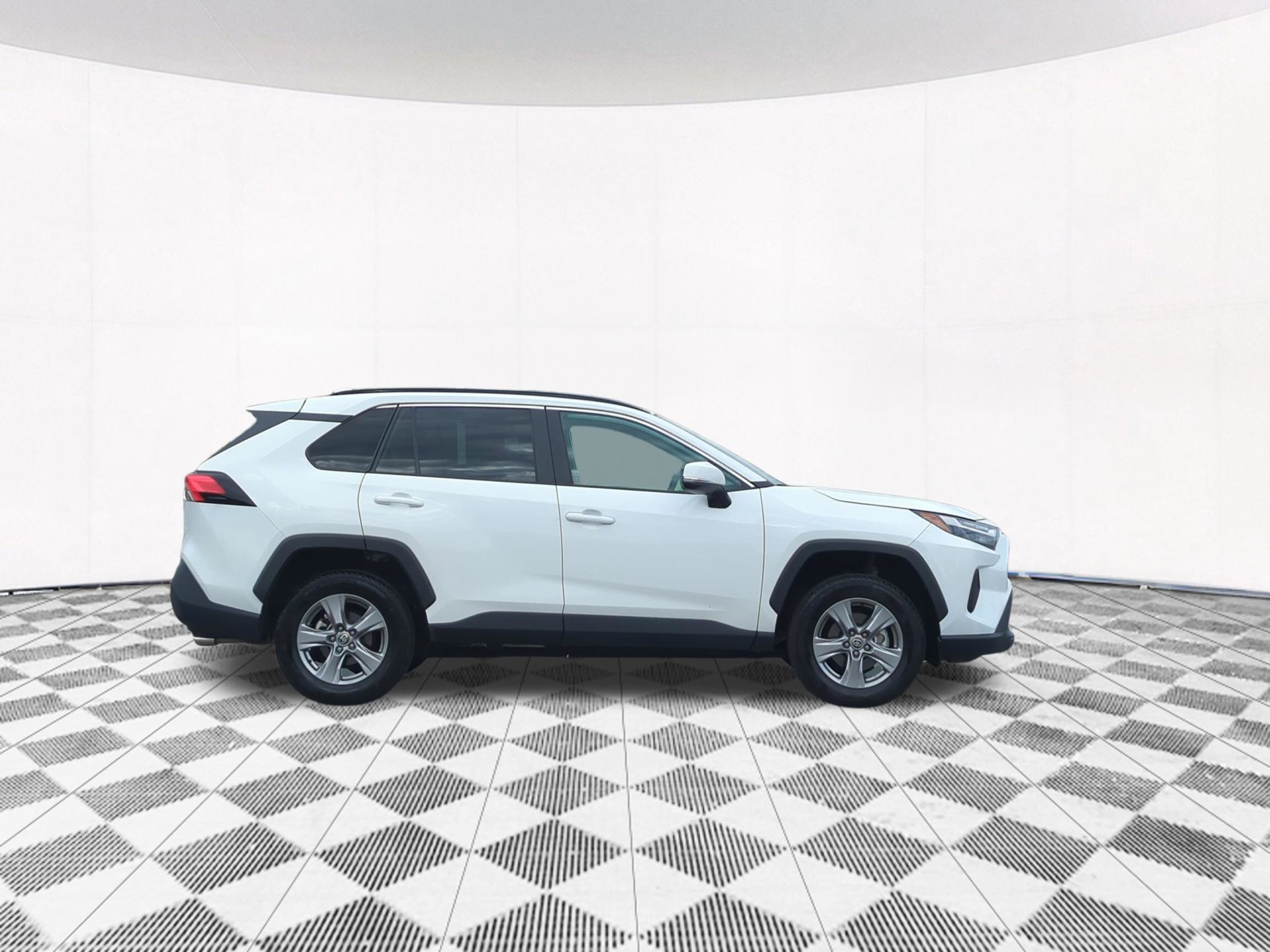 Used 2025 Toyota RAV4 XLE FWD image 7